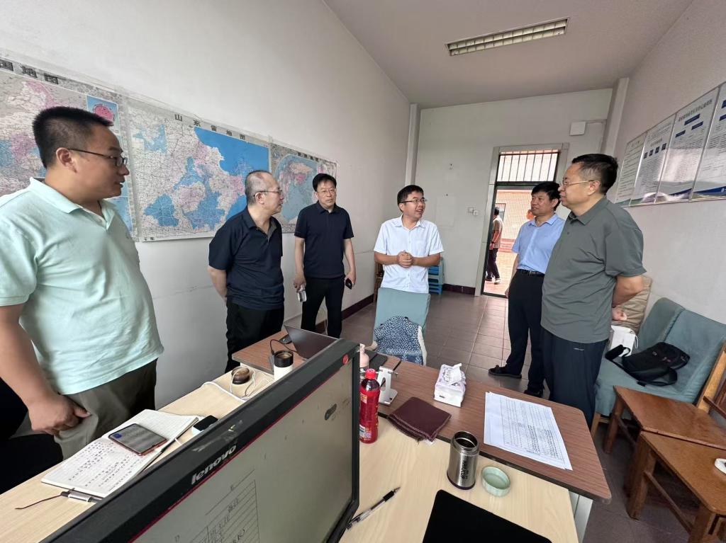 黨委書記孫眾志深入槐蔭校區檢查指導暑期工作并開展健康咨詢活動