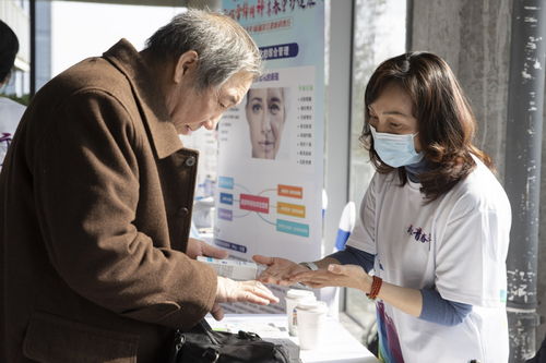 濱江人人市集雷鋒日公益專場(chǎng) 科技助老與匠心筑愛(ài)并行